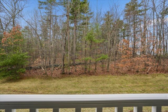 4 Crestview Cir Unit 108, Londonderry, NH 03053