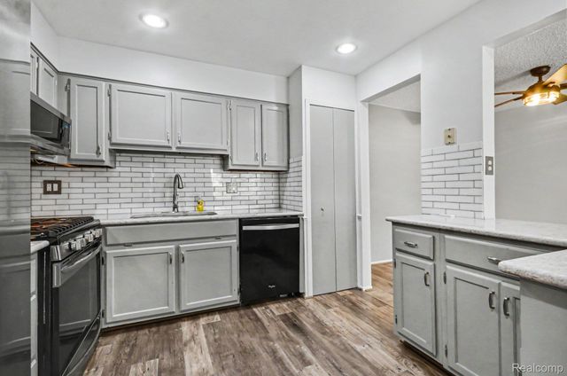 41150 Southwind Drive, Canton Charter Township, MI 48188