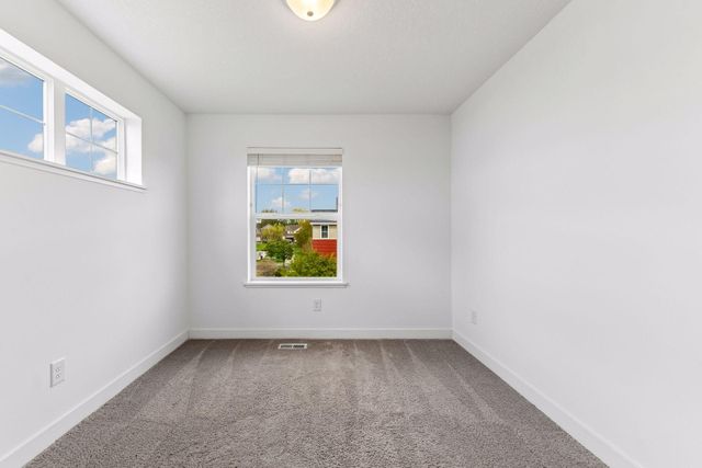 3141 Clover Ridge Drive, Chaska, MN 55318