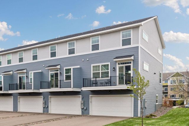 3141 Clover Ridge Drive, Chaska, MN 55318