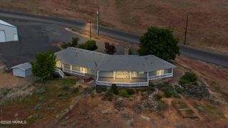 40 Vista Verde Dr, Yakima, WA 98901