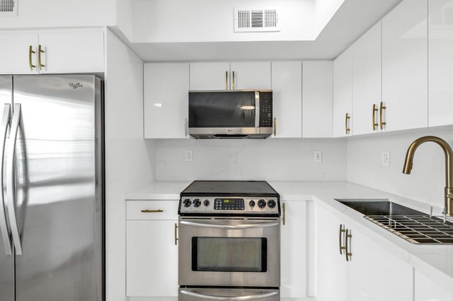 924 SE 2nd Street 32, Fort Lauderdale, FL 33301