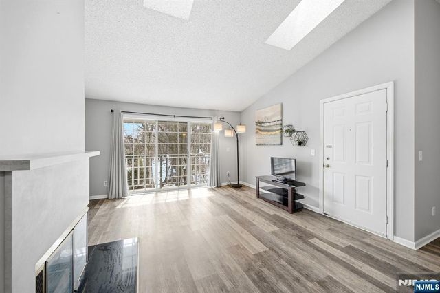 130 Raintree Lane, Mahwah, NJ 07430