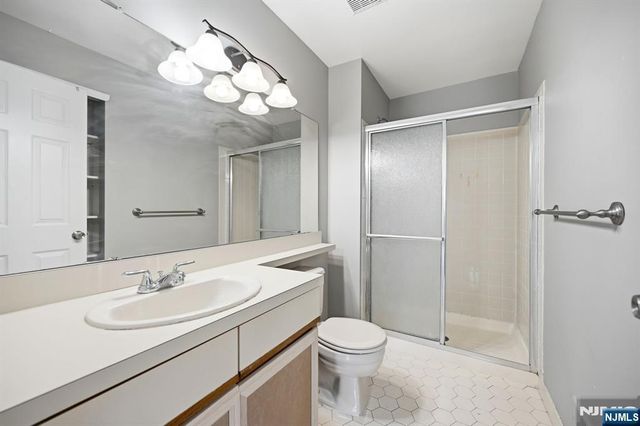 130 Raintree Lane, Mahwah, NJ 07430