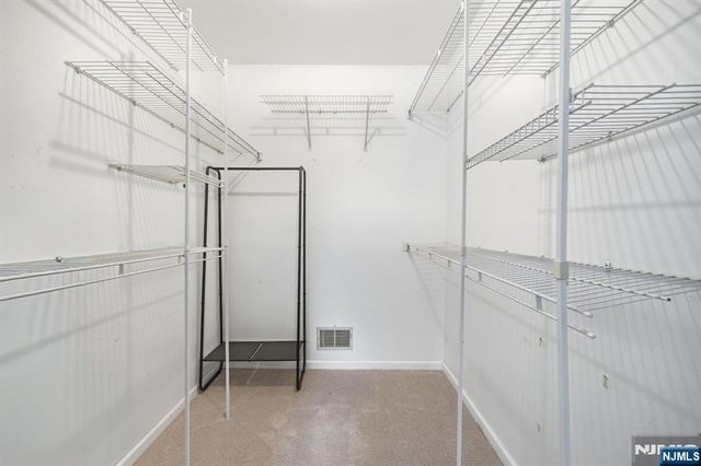 130 Raintree Lane, Mahwah, NJ 07430