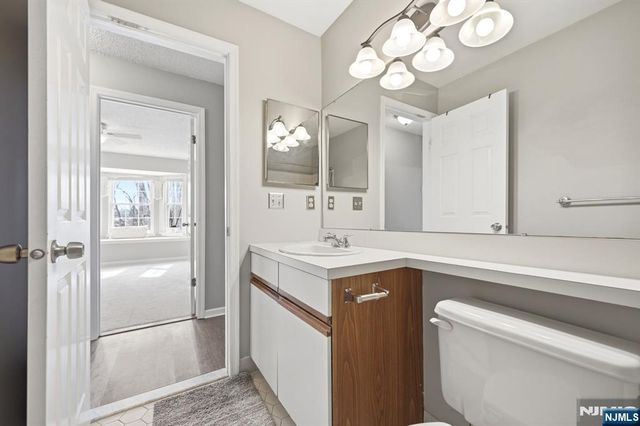 130 Raintree Lane, Mahwah, NJ 07430