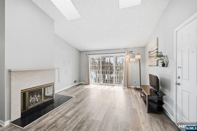 130 Raintree Lane, Mahwah, NJ 07430