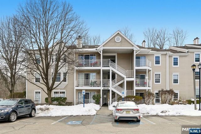 130 Raintree Lane, Mahwah, NJ 07430