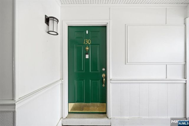 130 Raintree Lane, Mahwah, NJ 07430