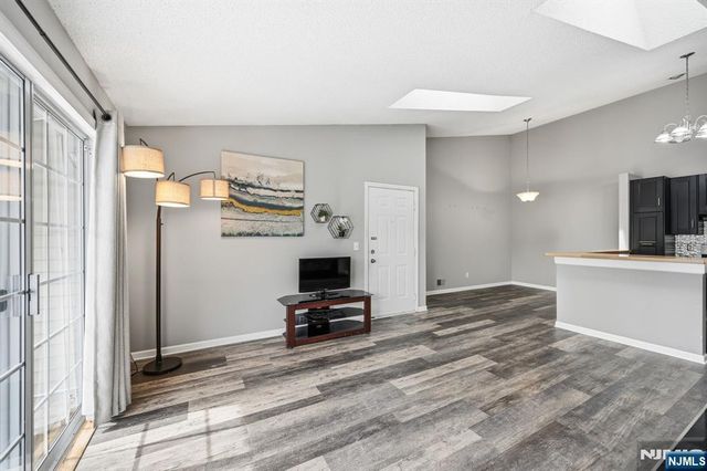 130 Raintree Lane, Mahwah, NJ 07430