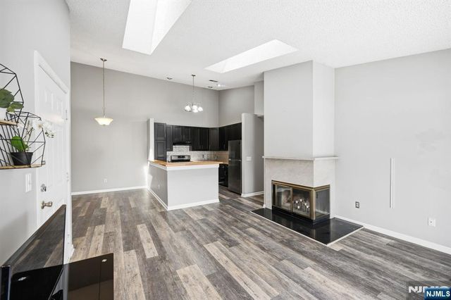 130 Raintree Lane, Mahwah, NJ 07430