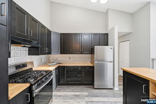 130 Raintree Lane, Mahwah, NJ 07430