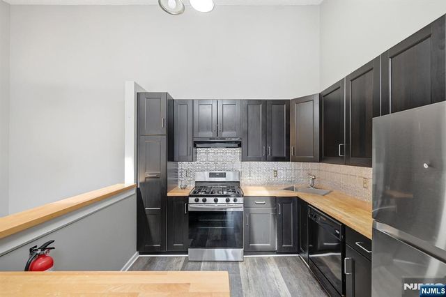 130 Raintree Lane, Mahwah, NJ 07430