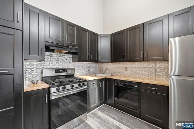 130 Raintree Lane, Mahwah, NJ 07430