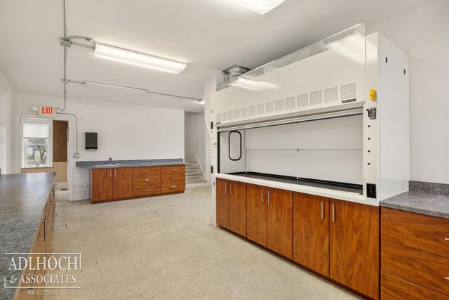 17526 E 10 Mile Road, Eastpointe, MI 48021