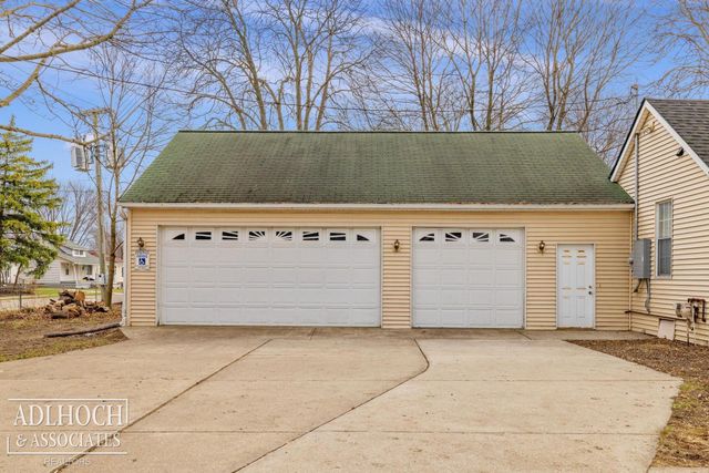 17526 E 10 Mile Road, Eastpointe, MI 48021