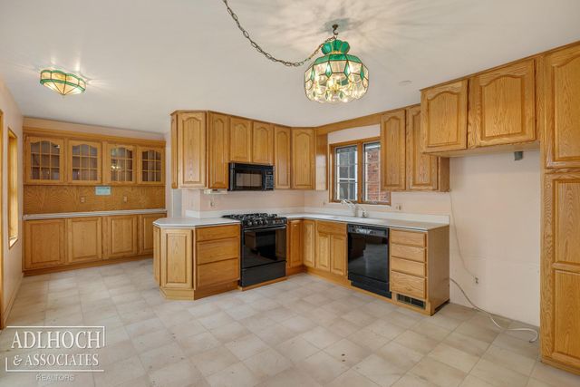 17526 E 10 Mile Road, Eastpointe, MI 48021