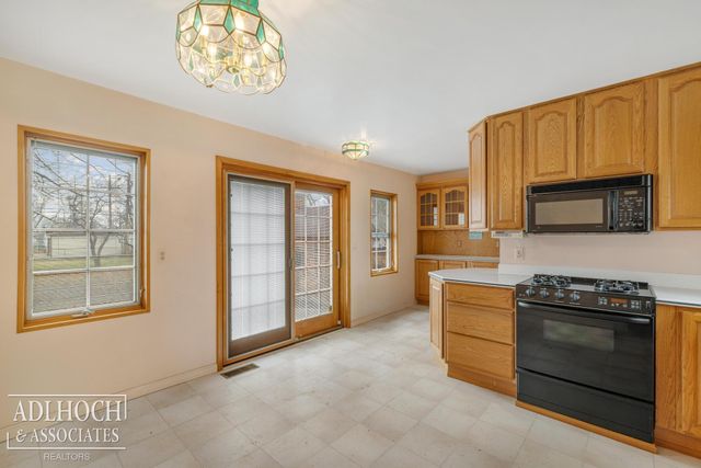 17526 E 10 Mile Road, Eastpointe, MI 48021