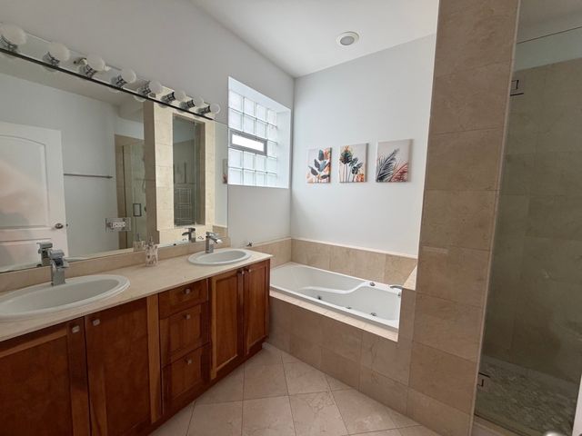 1730 N WESTERN Avenue 301, Chicago, IL 60647