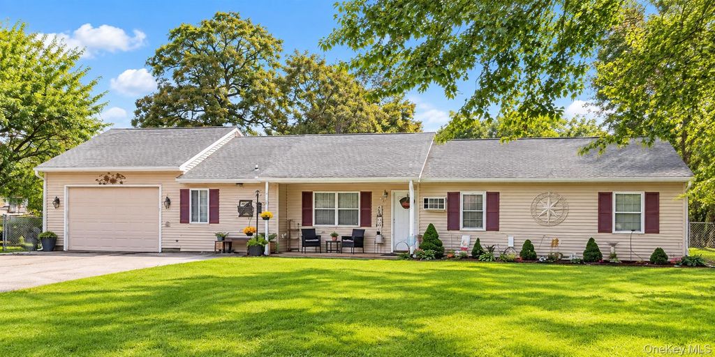 39 Orchid Road, East Patchogue, NY 11772