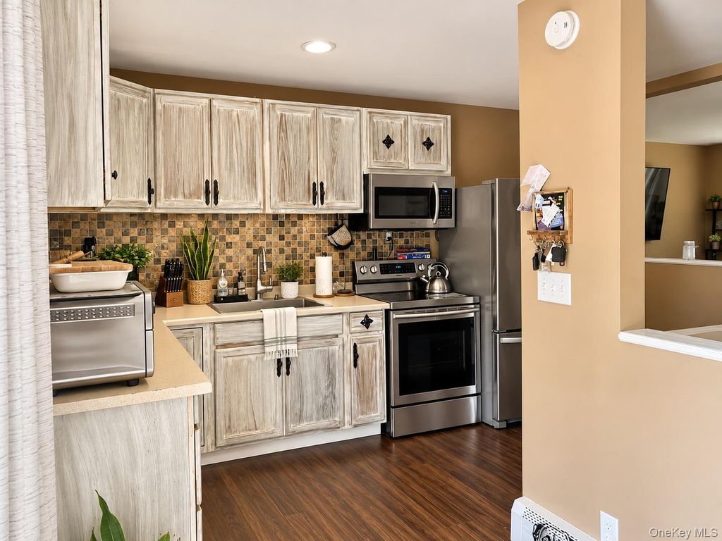 39 Orchid Road, East Patchogue, NY 11772 — photo 3