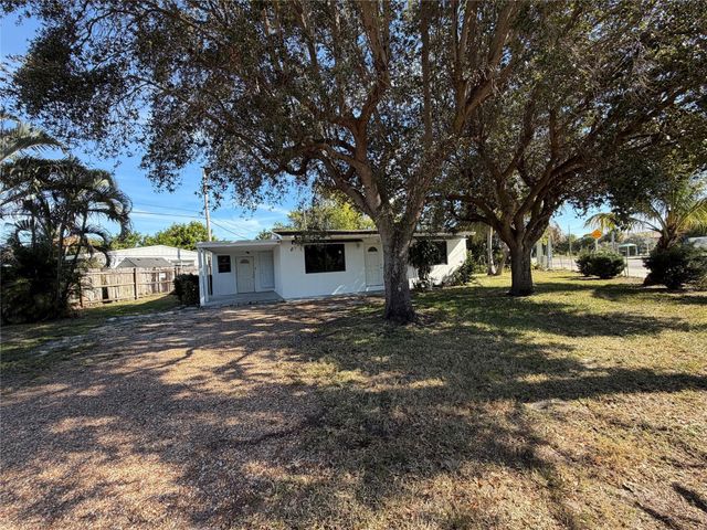 929 SW 10th Avenue, Delray Beach, FL 33444