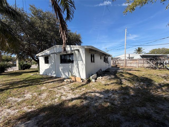 929 SW 10th Avenue, Delray Beach, FL 33444