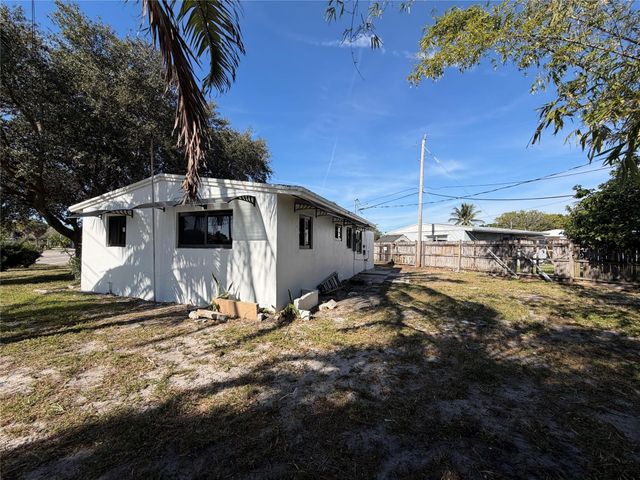 929 SW 10th Avenue, Delray Beach, FL 33444