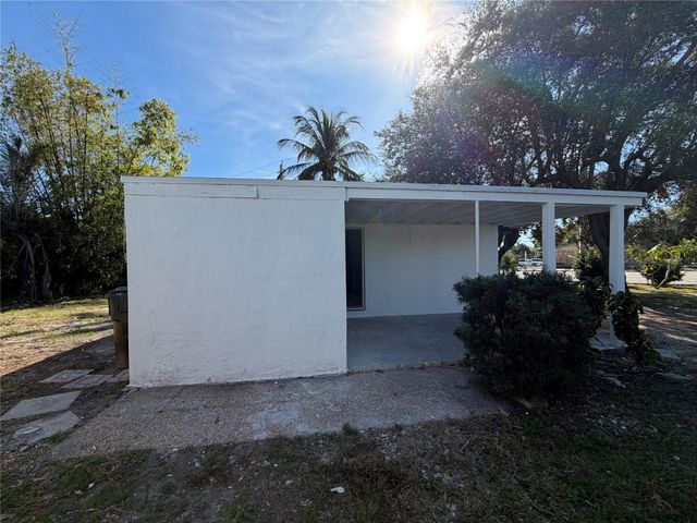 929 SW 10th Avenue, Delray Beach, FL 33444