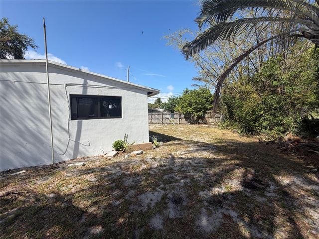 929 SW 10th Avenue, Delray Beach, FL 33444