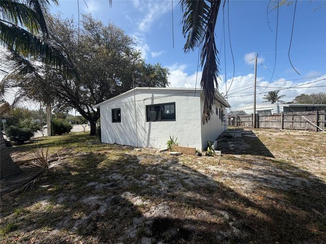 929 SW 10th Avenue, Delray Beach, FL 33444