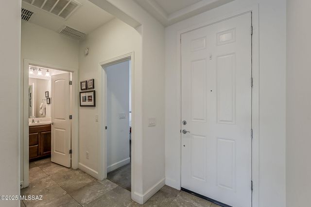 1762 E Sage Thrasher Drive, Green Valley, AZ 85614