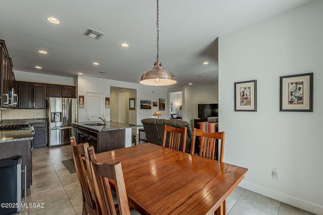 1762 E Sage Thrasher Drive, Green Valley, AZ 85614