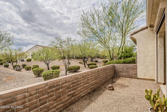 1762 E Sage Thrasher Drive, Green Valley, AZ 85614
