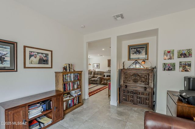 1762 E Sage Thrasher Drive, Green Valley, AZ 85614