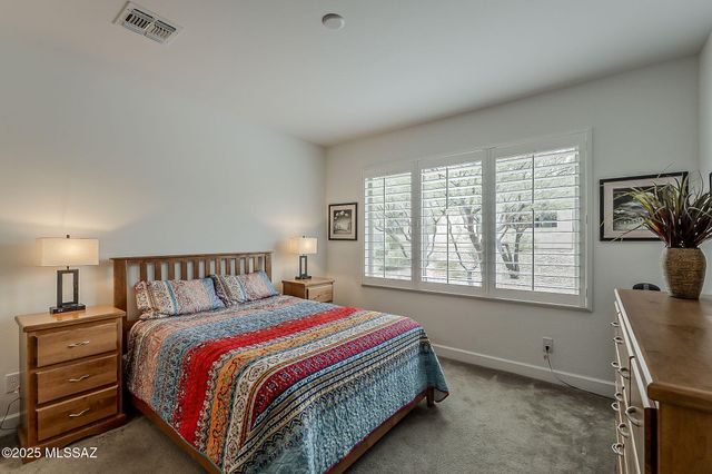 1762 E Sage Thrasher Drive, Green Valley, AZ 85614