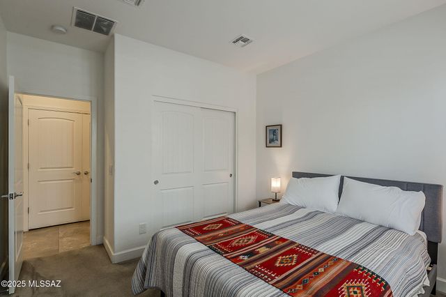 1762 E Sage Thrasher Drive, Green Valley, AZ 85614