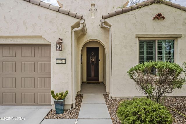 1762 E Sage Thrasher Drive, Green Valley, AZ 85614