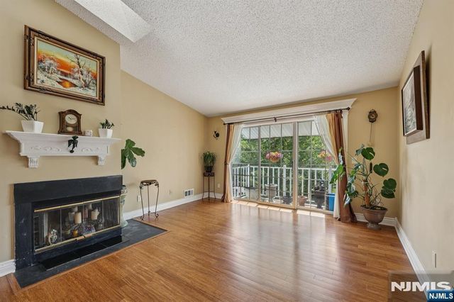530 Holly Court, Mahwah, NJ 07430