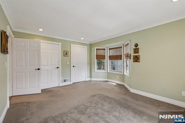 530 Holly Court, Mahwah, NJ 07430