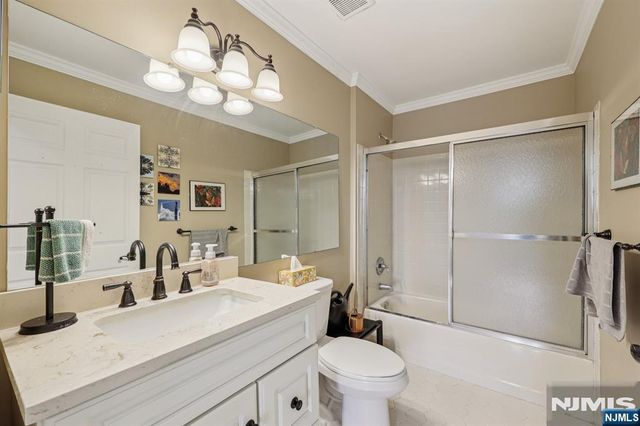 530 Holly Court, Mahwah, NJ 07430