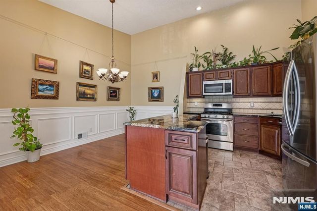 530 Holly Court, Mahwah, NJ 07430