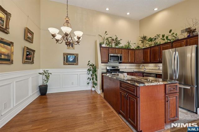 530 Holly Court, Mahwah, NJ 07430
