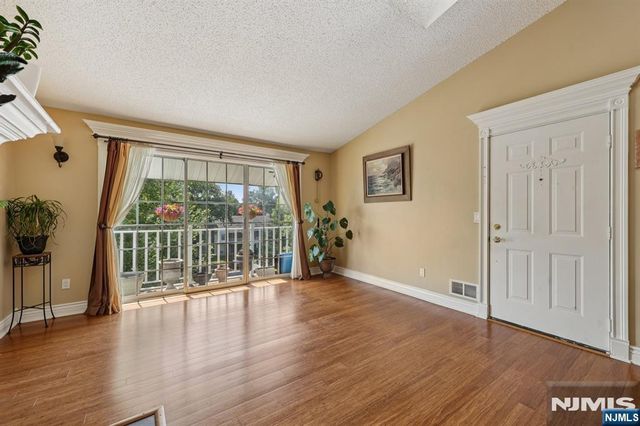 530 Holly Court, Mahwah, NJ 07430