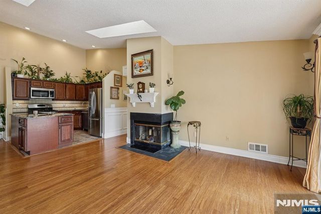 530 Holly Court, Mahwah, NJ 07430