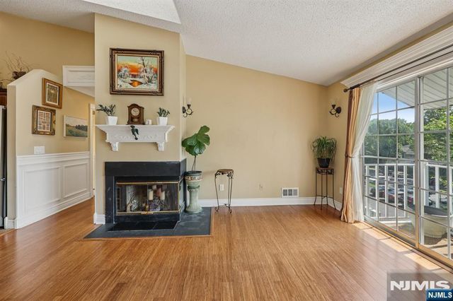530 Holly Court, Mahwah, NJ 07430