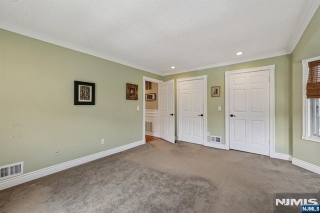 530 Holly Court, Mahwah, NJ 07430