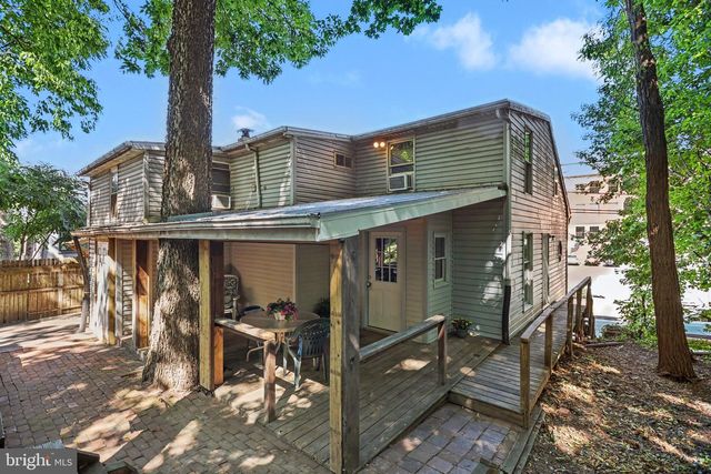 318 LINDEN ST, Columbia, PA 17512