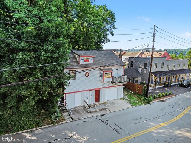 318 LINDEN ST, Columbia, PA 17512