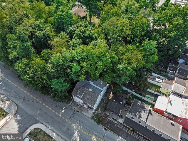 318 LINDEN ST, Columbia, PA 17512